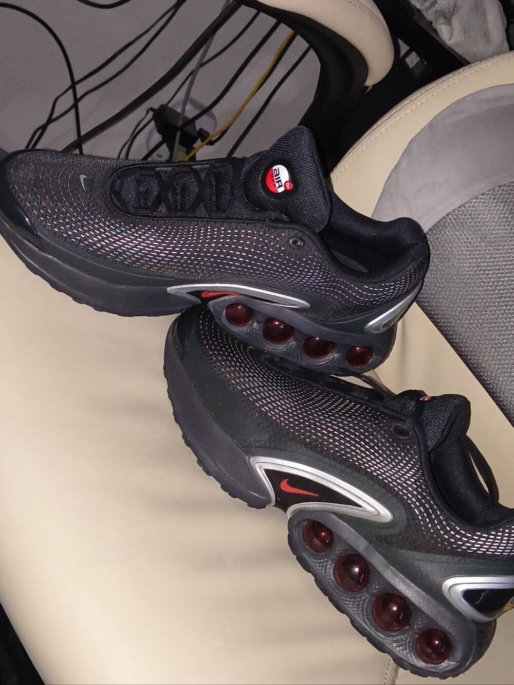 Air Max Nike SilVERMen’s Black and Red Tuned Bubble-Unit Sneakers New